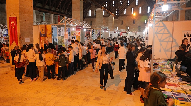  HAFTA SONU 41 YAZAR KİTAP FUARINDA