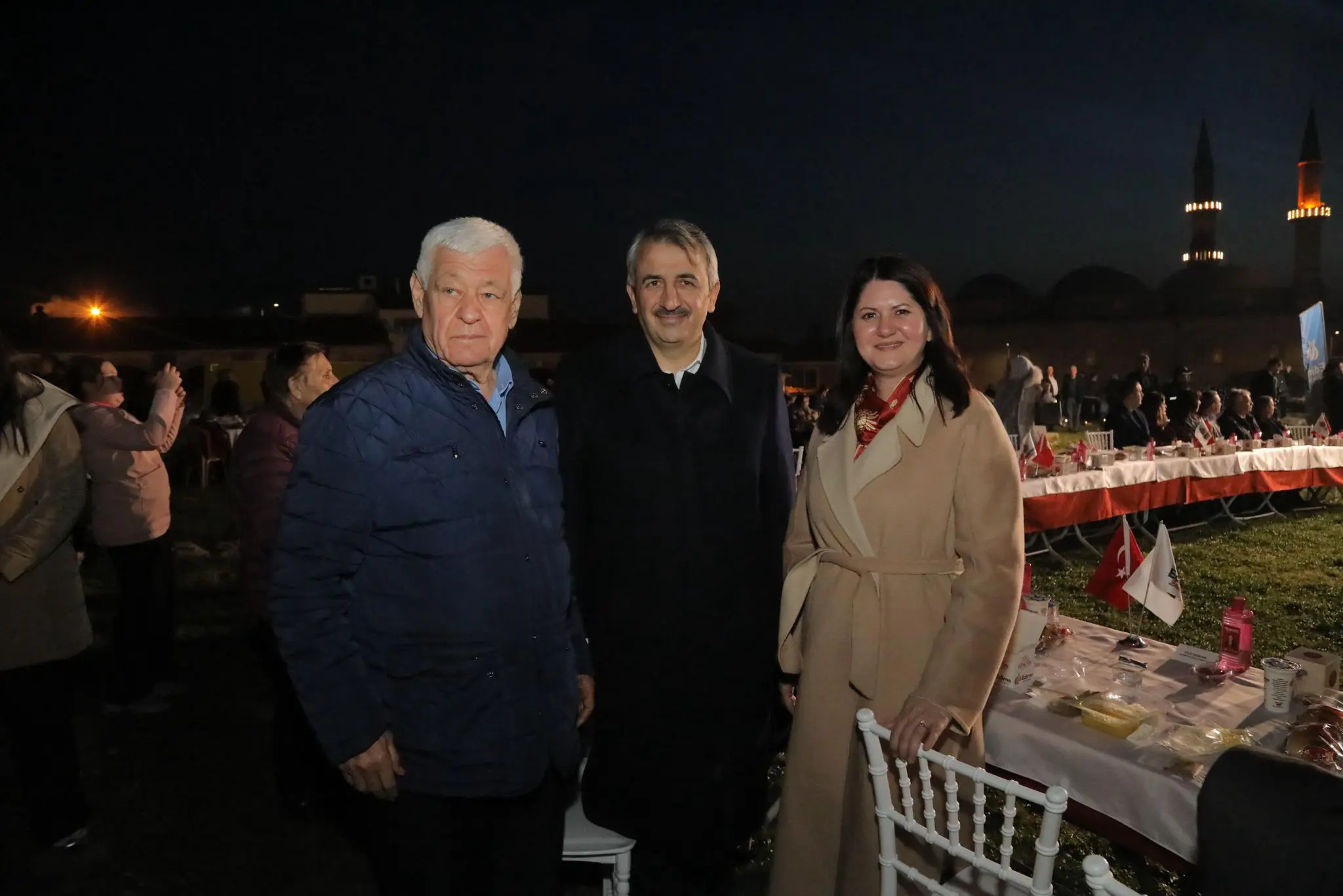 SELİMİYE MEYDANI’NDA 7 BİN 500 KİŞİLİK KADİR GECESİ İFTARI galeri görseli