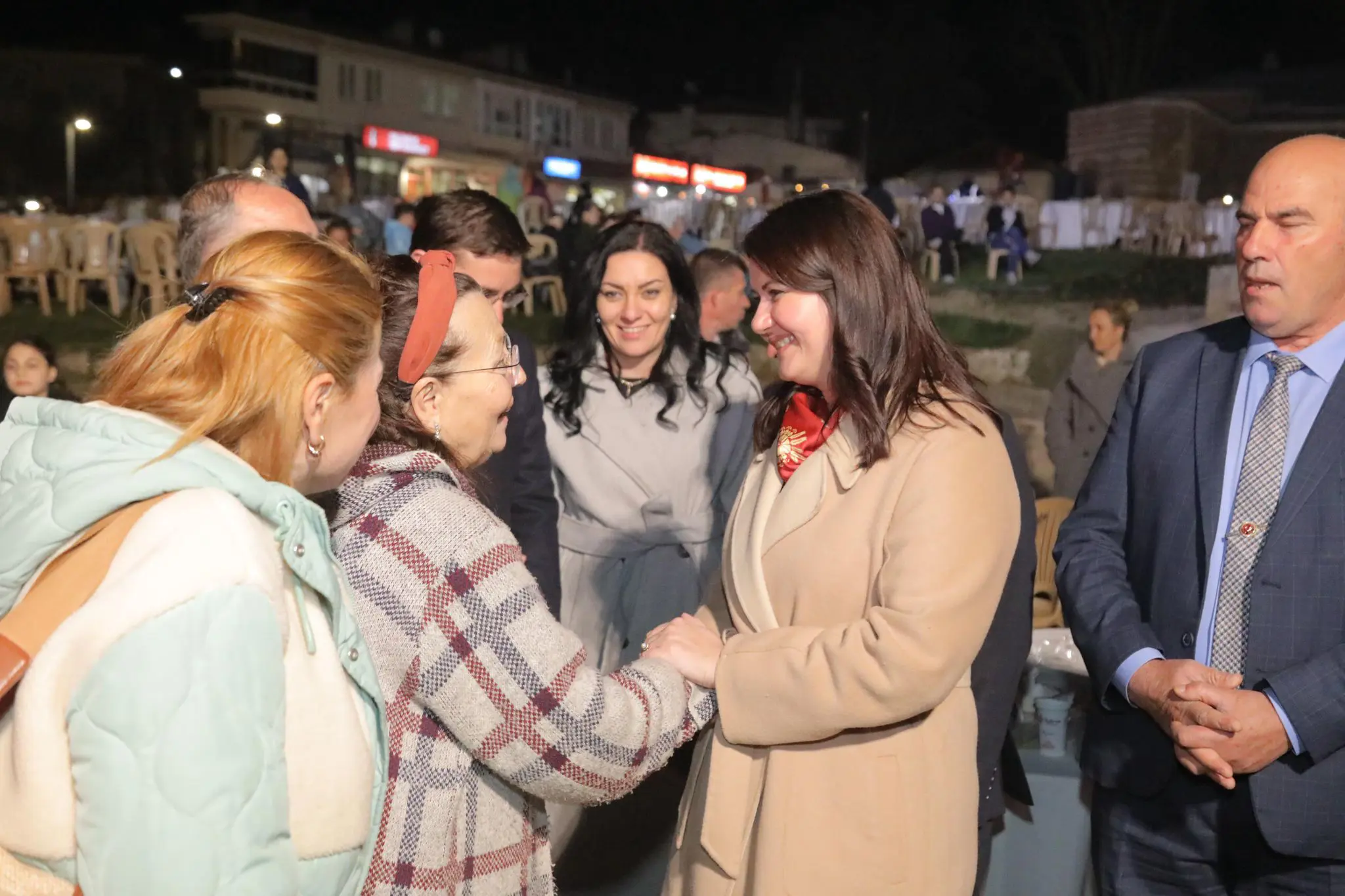 SELİMİYE MEYDANI’NDA 7 BİN 500 KİŞİLİK KADİR GECESİ İFTARI galeri görseli