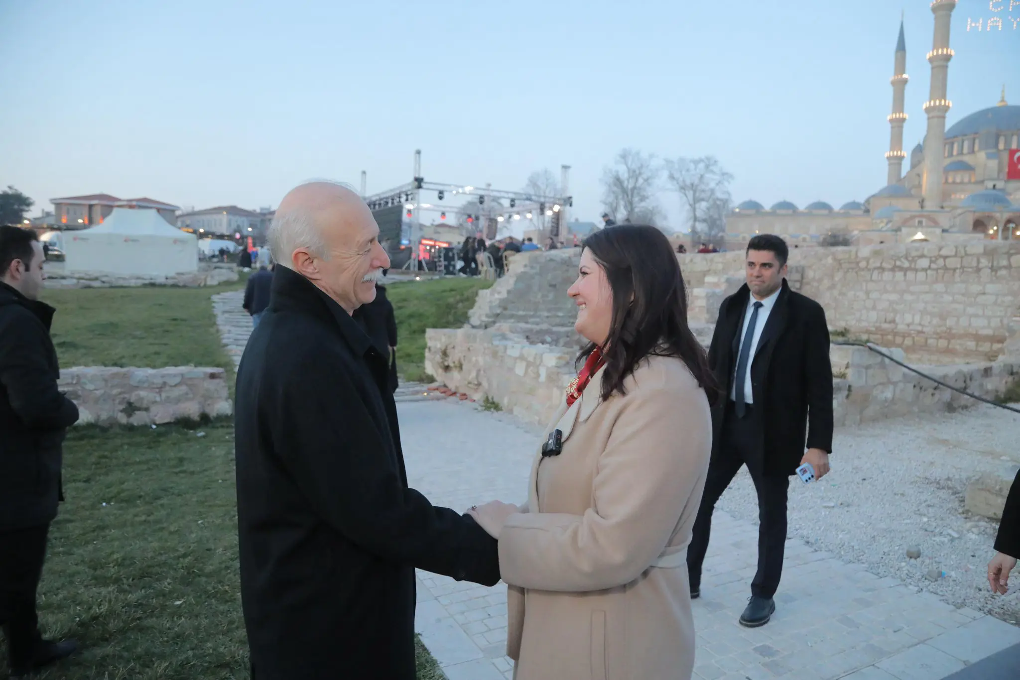 SELİMİYE MEYDANI’NDA 7 BİN 500 KİŞİLİK KADİR GECESİ İFTARI galeri görseli