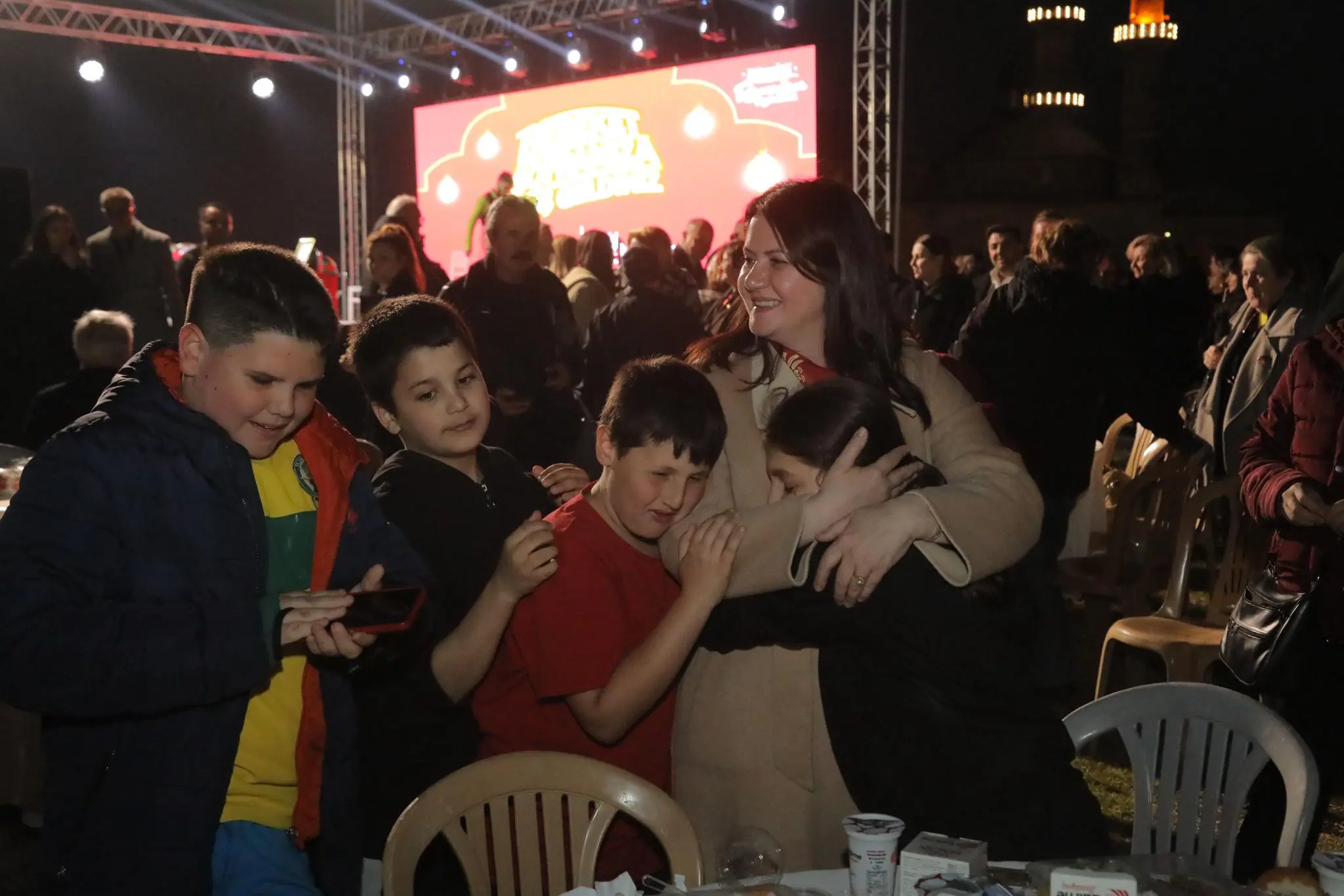 SELİMİYE MEYDANI’NDA 7 BİN 500 KİŞİLİK KADİR GECESİ İFTARI galeri görseli