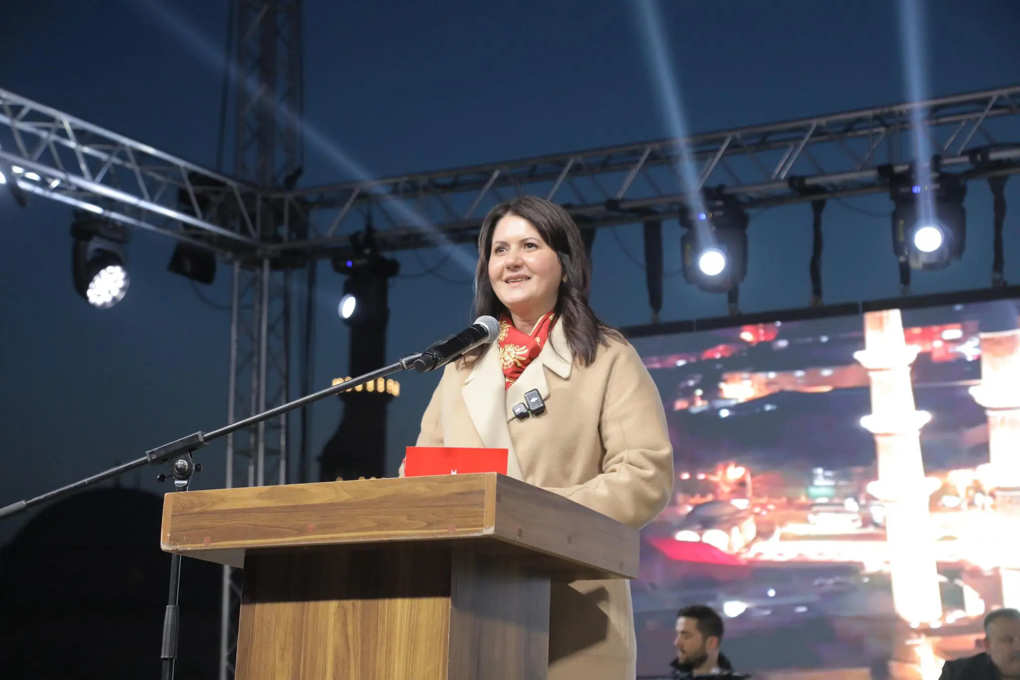 SELİMİYE MEYDANI’NDA 7 BİN 500 KİŞİLİK KADİR GECESİ İFTARI galeri görseli