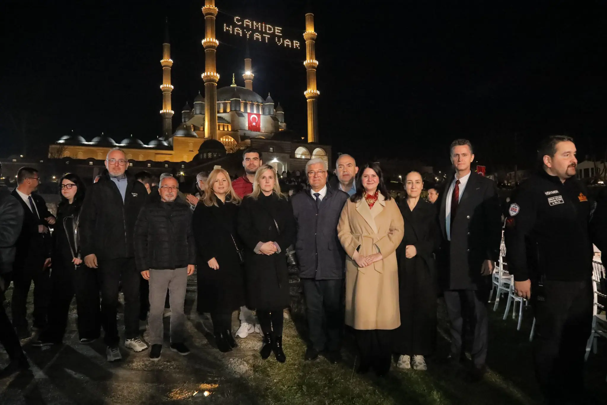 SELİMİYE MEYDANI’NDA 7 BİN 500 KİŞİLİK KADİR GECESİ İFTARI galeri görseli