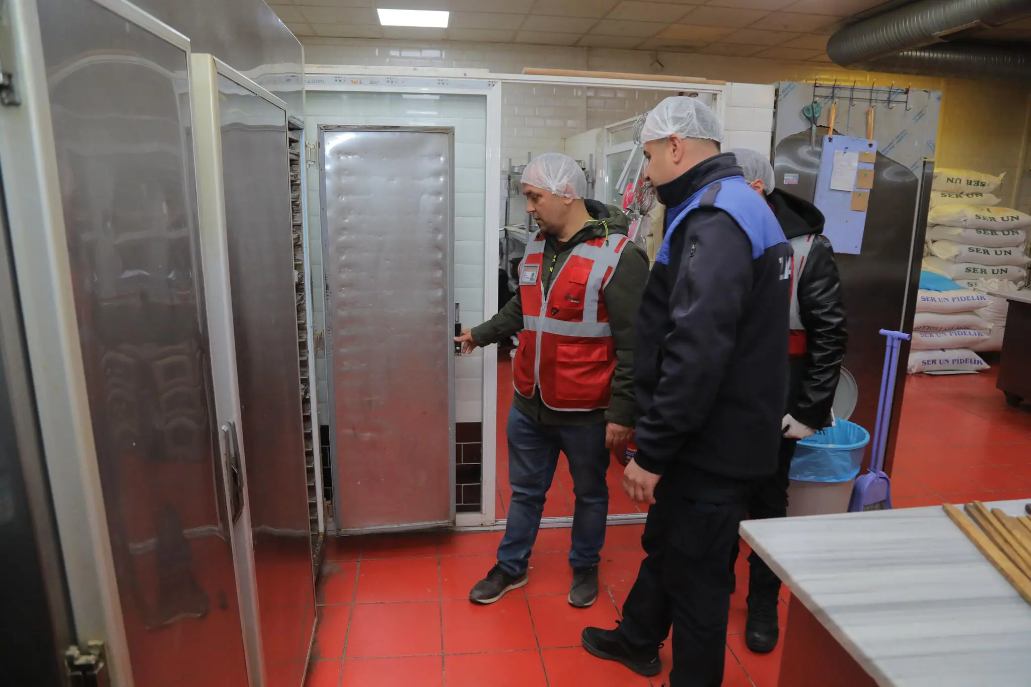 EDİRNE BELEDİYESİ’NDEN BAYRAM ÖNCESİ GIDA DENETİMLERİ galeri görseli