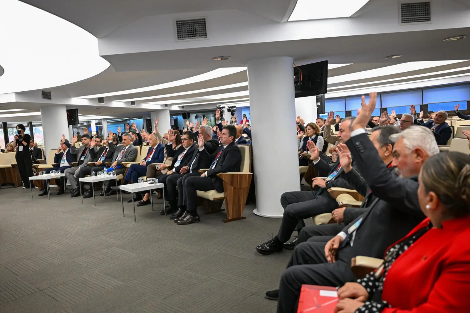BAŞKAN GENCAN, TBB ENCÜMEN VE MECLİS TOPLANTILARINA KATILDI galeri görseli