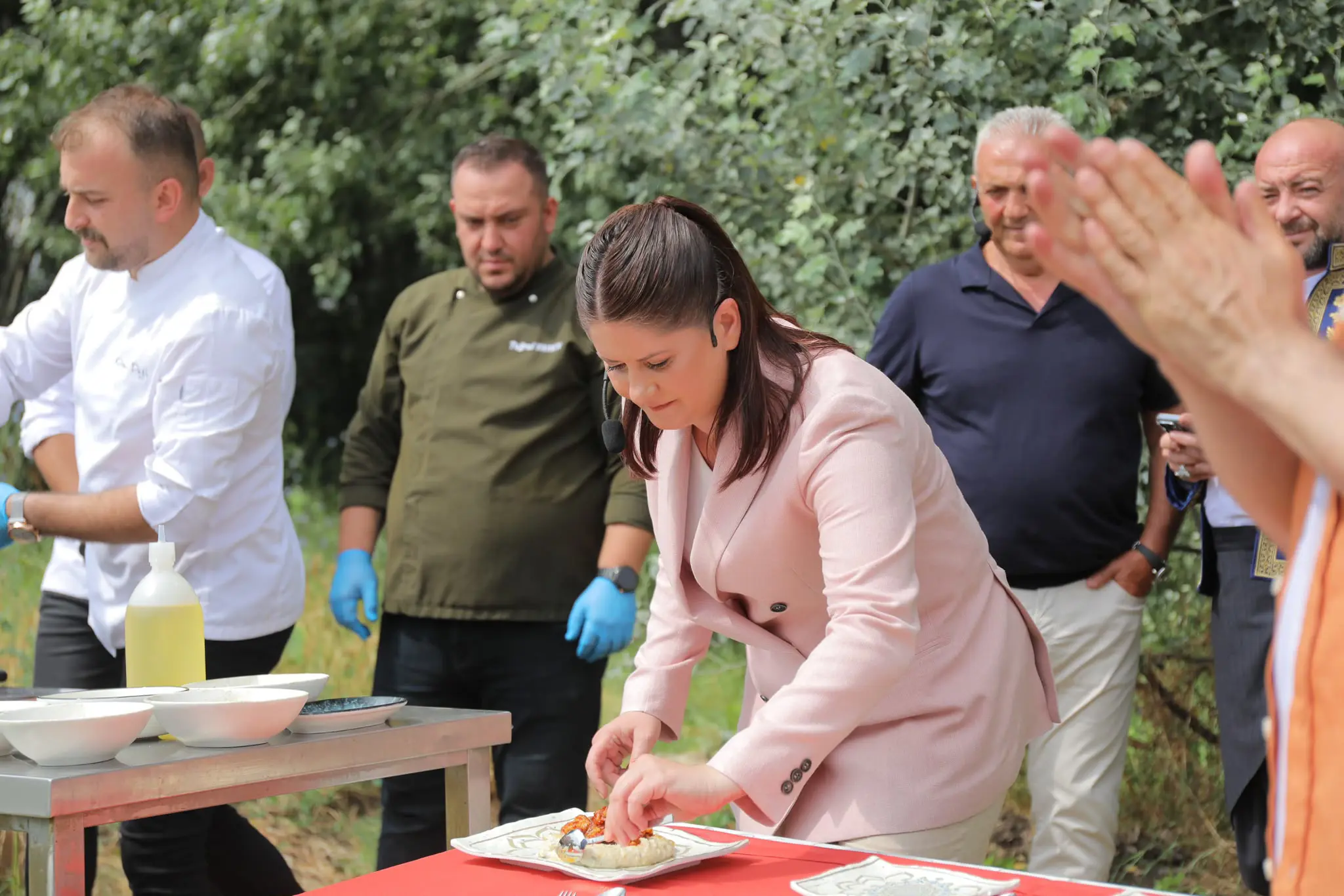 "GÖRKEMLİ HATIRALAR" EDİRNE SARAYİÇİ’NDEN CANLI YAYINLA EKRANLARA KİLİTLEDİ: ER MEYDANI COŞKUSU VE SARAY LEZZETLERİ BİR ARADA! galeri görseli