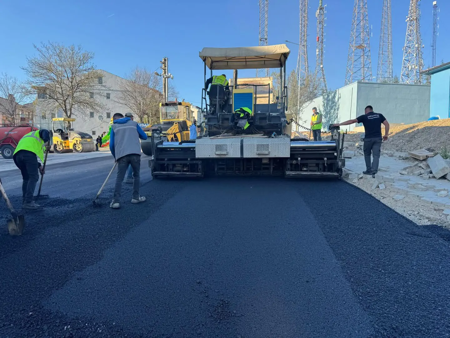 EDİRNE’DE ALTYAPISI TAMAMLANAN BÖLGELERDE ÜSTYAPI ÇALIŞMALARI BAŞLADI galeri görseli
