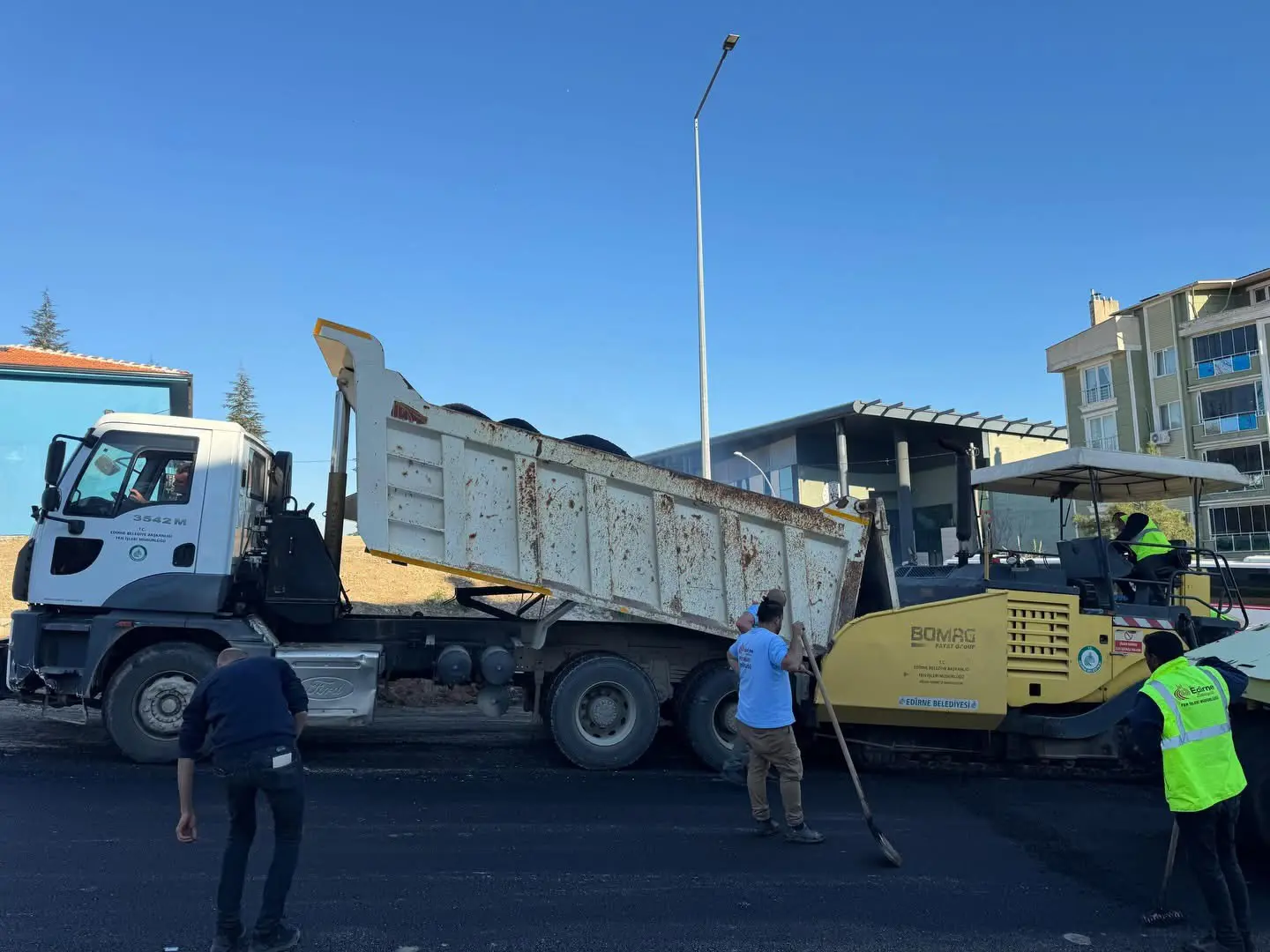 EDİRNE’DE ALTYAPISI TAMAMLANAN BÖLGELERDE ÜSTYAPI ÇALIŞMALARI BAŞLADI galeri görseli