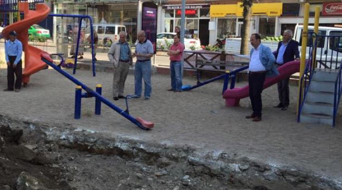 ÇEVRECİ BAŞKAN, DÜNYA ÇEVRE GÜNÜ’NDE  ÇOCUK PARKINDAKİ TRAFO YAPIMINI ENGELLEDİ