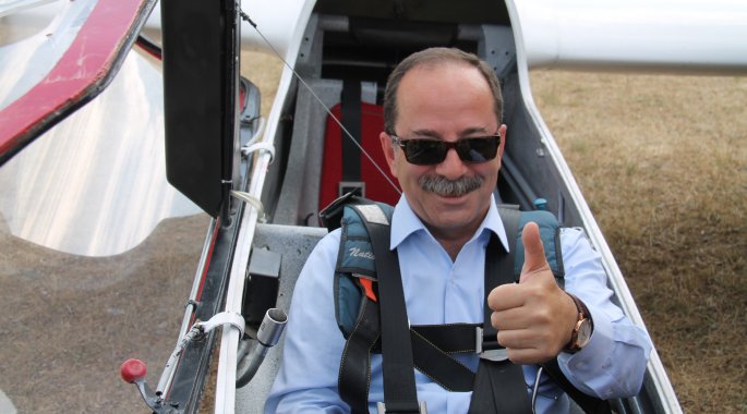 GÜRKAN, YER ÇEKİMİNE MEYDAN OKUDU