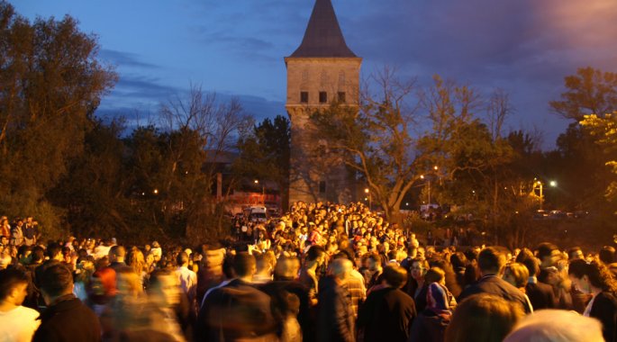 SABAHIN İLK IŞIKLARINDA DİLEKLER TUTULDU